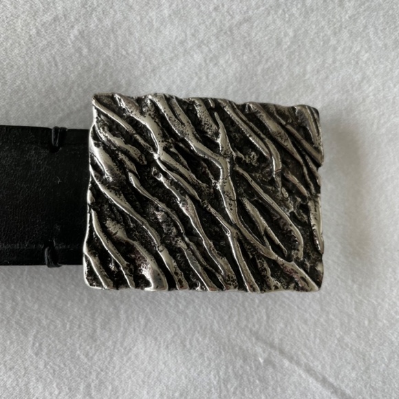 Tom Ford Men’s Leather Belt with Custom Designed Buckle. - Picture 7 of 10